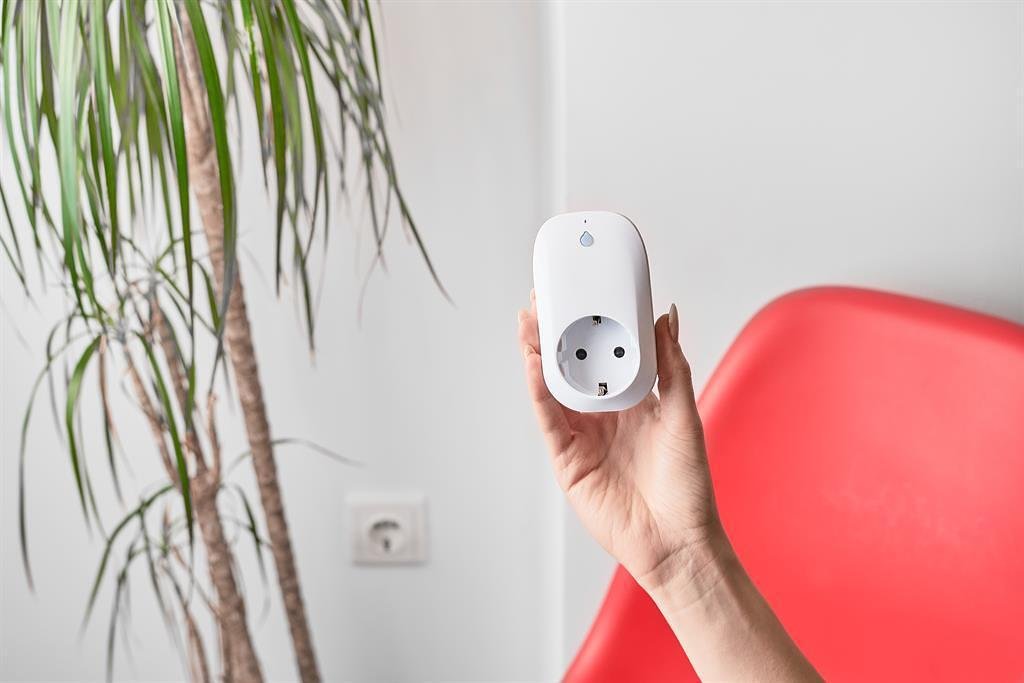Адаптер Smart за контакт 1х Шуко 16A с мерител - Shelly Plug