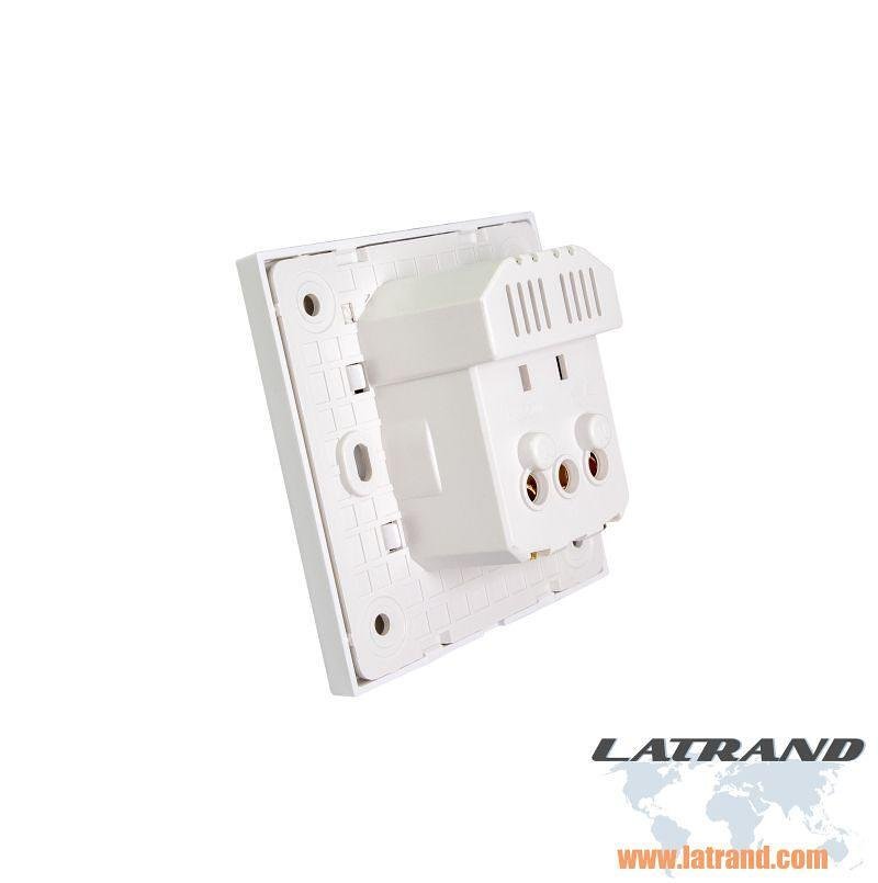 Единичен контакт  с 2хUSB бял  16А -250 V + две розетки - 1990, Latrans