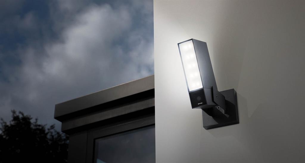 Външна Smart камера с вграден сензор за движение и LED прожектор Netatmo