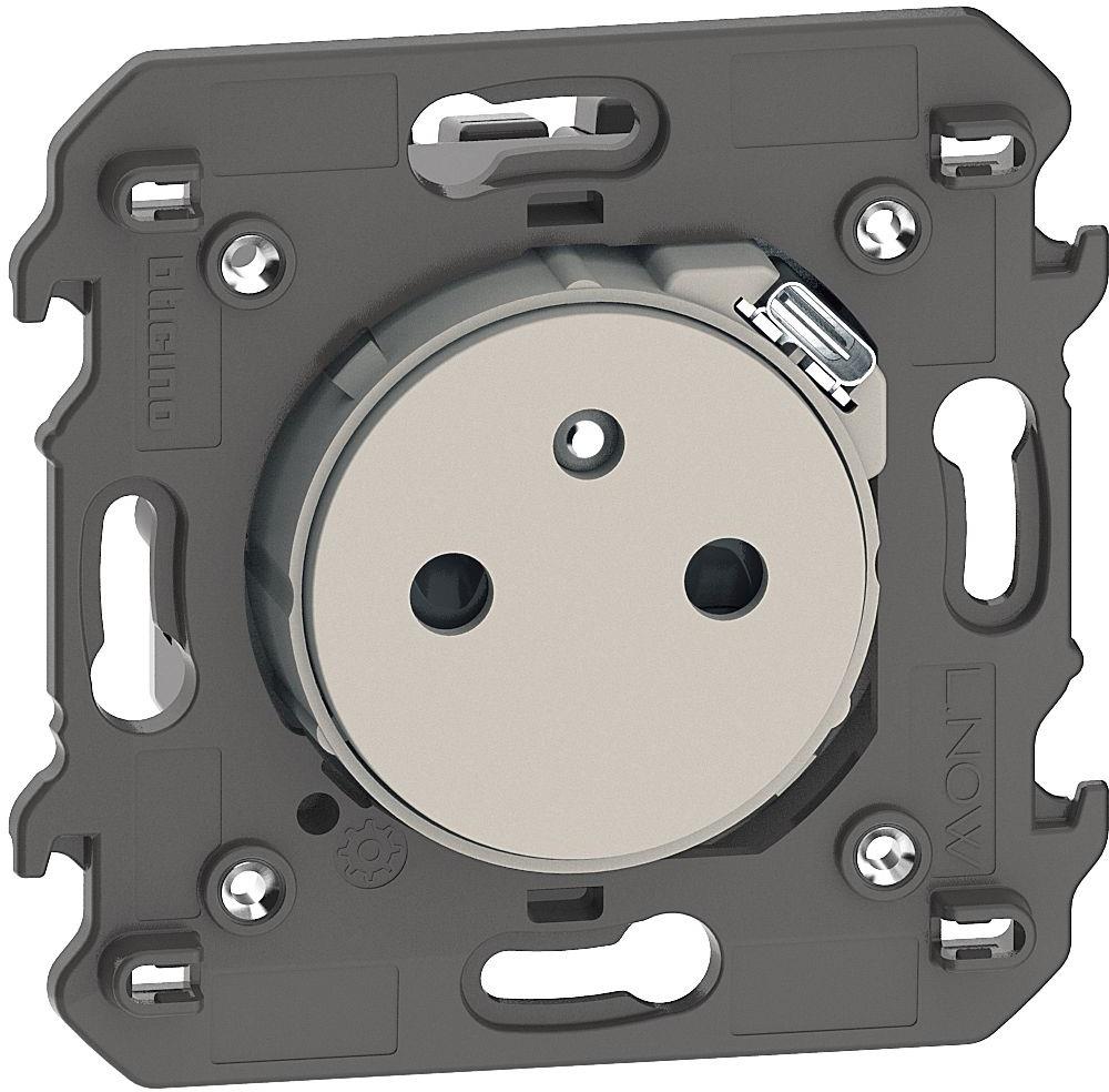 Контакт френски стандарт 2P+E 16A + USB тип C 1.5A 7.5W с носеща рамка 2 мод. цвят Крем Living Now Bticino, BTICINO, KM4142USB