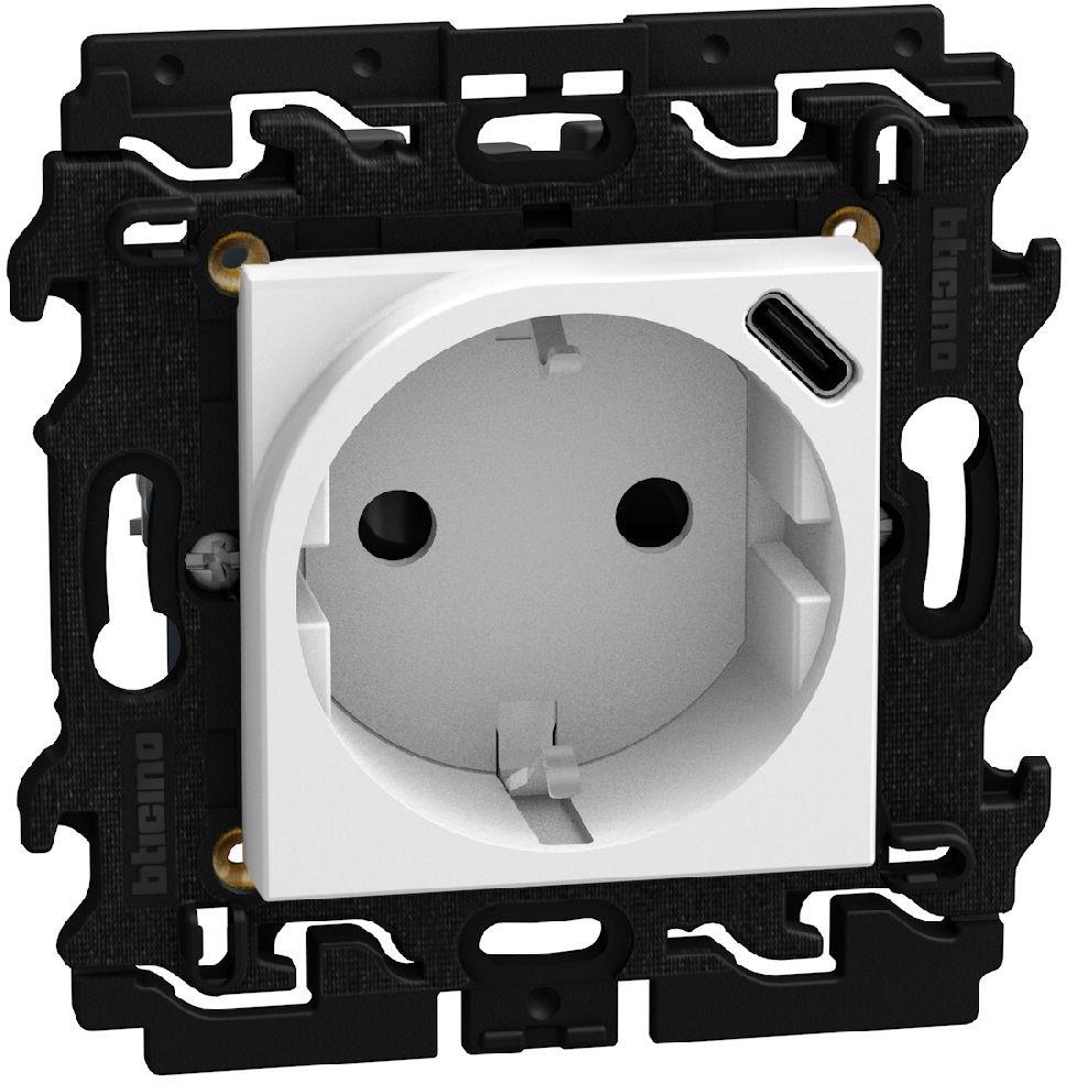 Контакт ШУКО 2P+E 16A + USB тип C 1.5A 7.5W с носеща рамка 2 мод. цвят Бял Light Now Bticino, BTICINO, YW4141USB