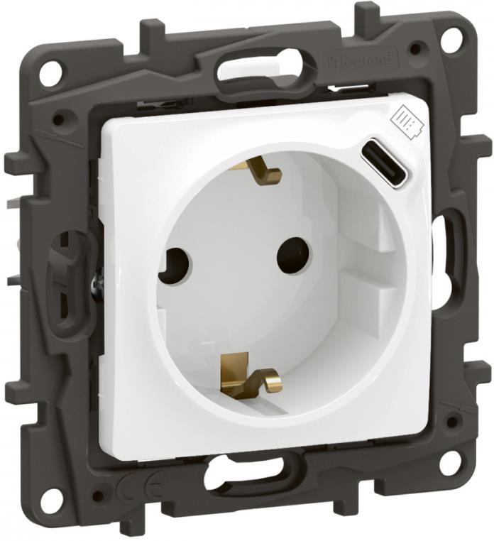 Контакт ШУКО 16A с детска защита и USB тип C 1.5A 7.5W цвят Бял Niloe New Legrand, LEGRAND, NP3312WH