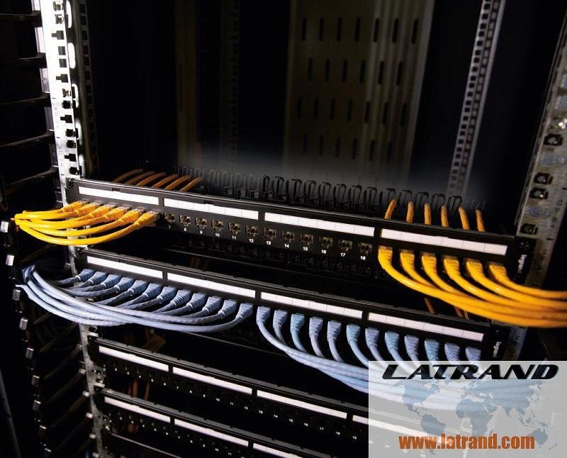 Панел 19" 1U 24x RJ45 с метален аранжор празен Linkeo Legrand - 632850