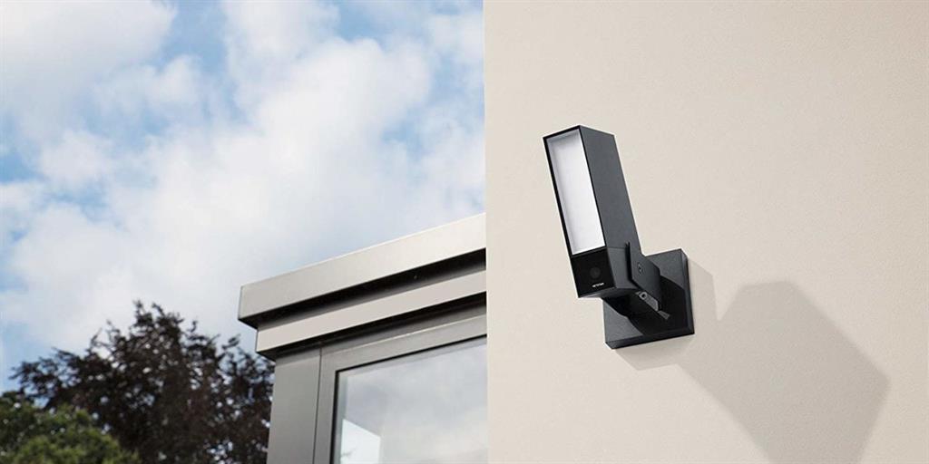 Външна Smart камера с вграден сензор за движение и LED прожектор Netatmo